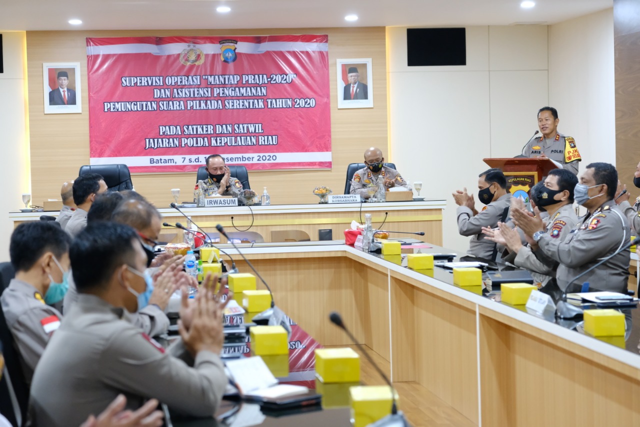 Irwasum Polri Kunjungi Polda Kepri Untuk Supervisi OPS Mantap Praja 2020 dan Asistensi Pengamanan Pemungutan Suara Pemilihan Serentak 2020 Irwasum Polri Kunjungi Polda Kepri Untuk Supervisi OPS Mantap Praja 2020 dan Asistensi Pengamanan Pemungutan Suara Pemilihan Serentak 2020