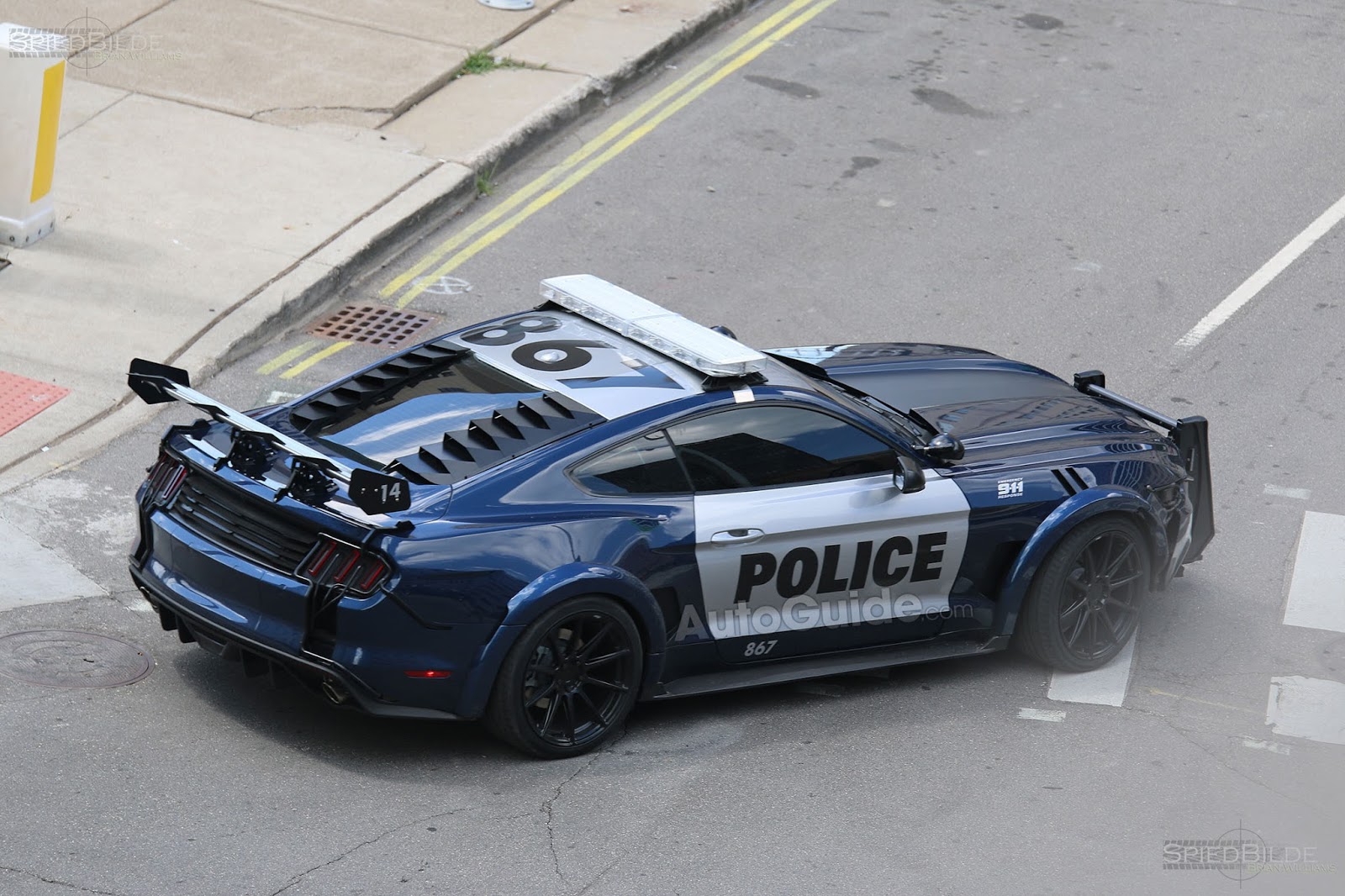 Transformers The Last Knight, Bumblebee et Decepticon Barricade