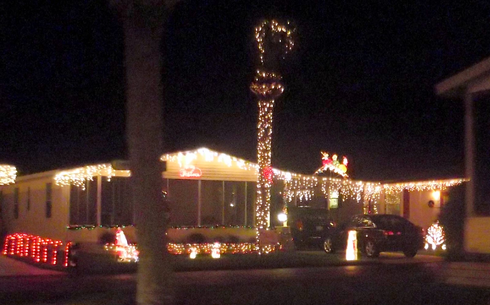 FLORIDA PICKLERS A Village of Christmas Lights