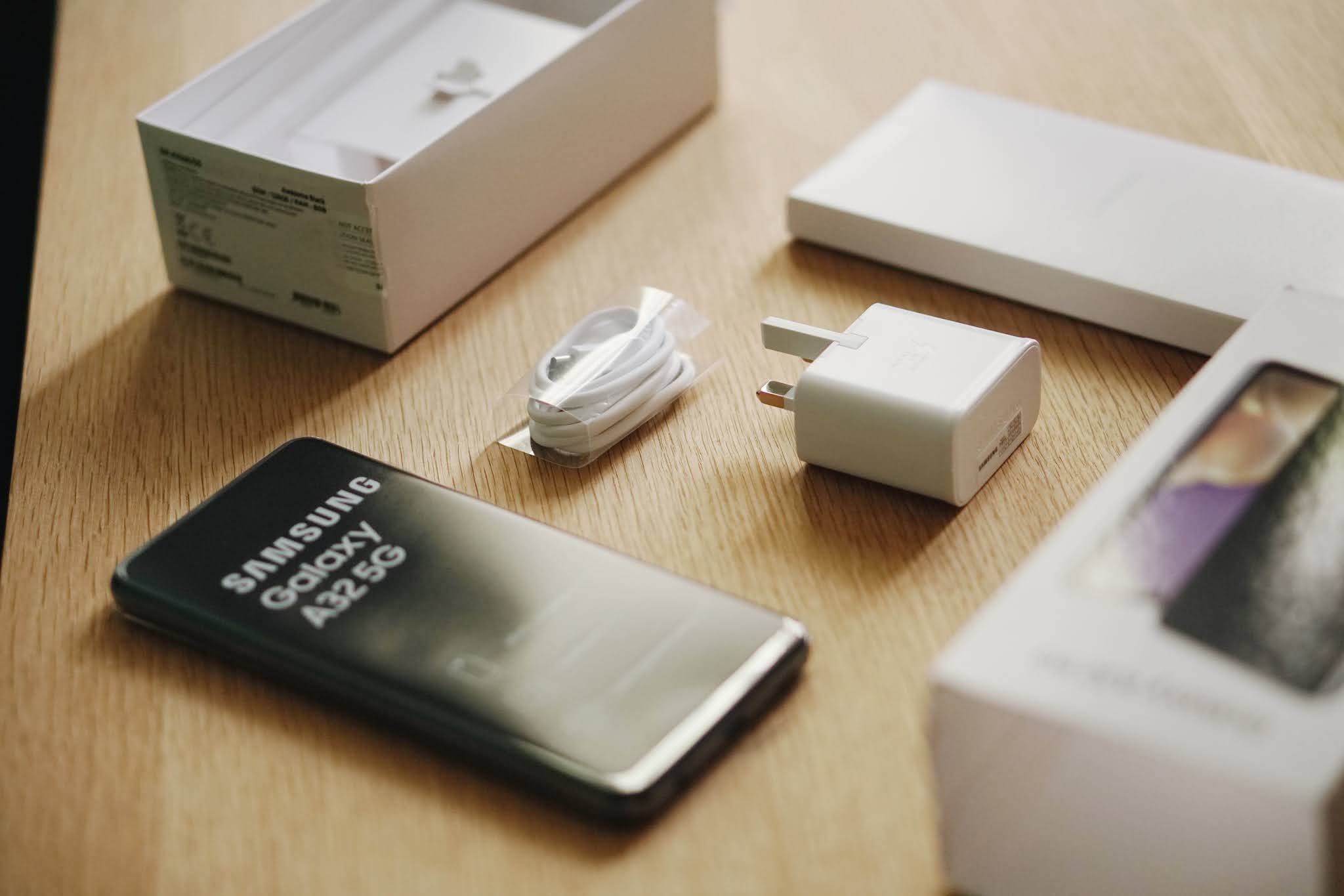 Ma Boite D'airpods Ne Charge Plus Déballage & Première Expression de mon nouveau Samsung Galaxy A32 5G