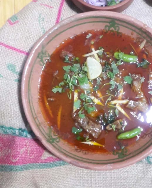 mutton-kunna-is-served-with-tandoori-roti