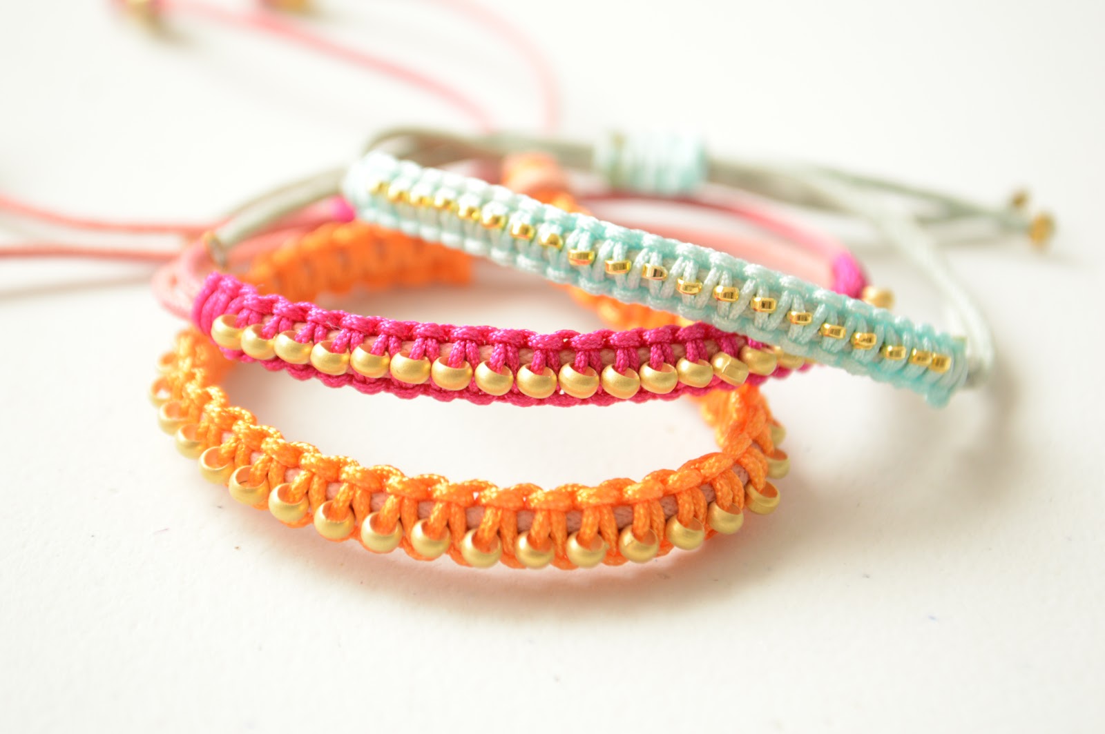 Como hacer una pulsera fácil de macramé