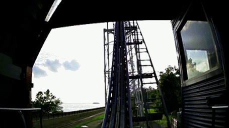 바닷가 내려다보며 롤러코스터 타기 ㅎㅎ.gif | 인스티즈