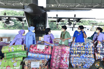 Ketua Umum Dharma Pertiwi Salurkan Bantuan Untuk Korban Bencana Alam Kalsel dan Sulbar Ketua Umum Dharma Pertiwi Salurkan Bantuan Untuk Korban Bencana Alam Kalsel dan Sulbar