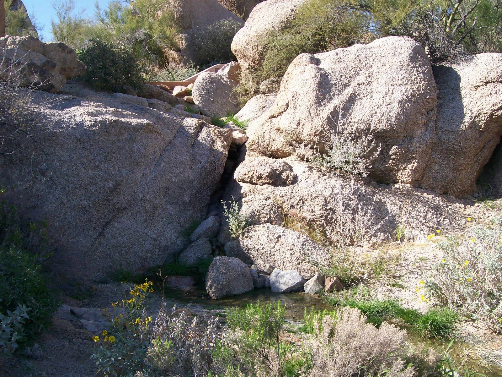 Rockhounding Around: Weathering at the Boulder's - Arizona