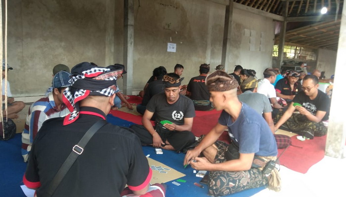 Tak Ada Taruan Uang, Ratusan Warga Ramaikan Turnamen Ceki di Karangasem