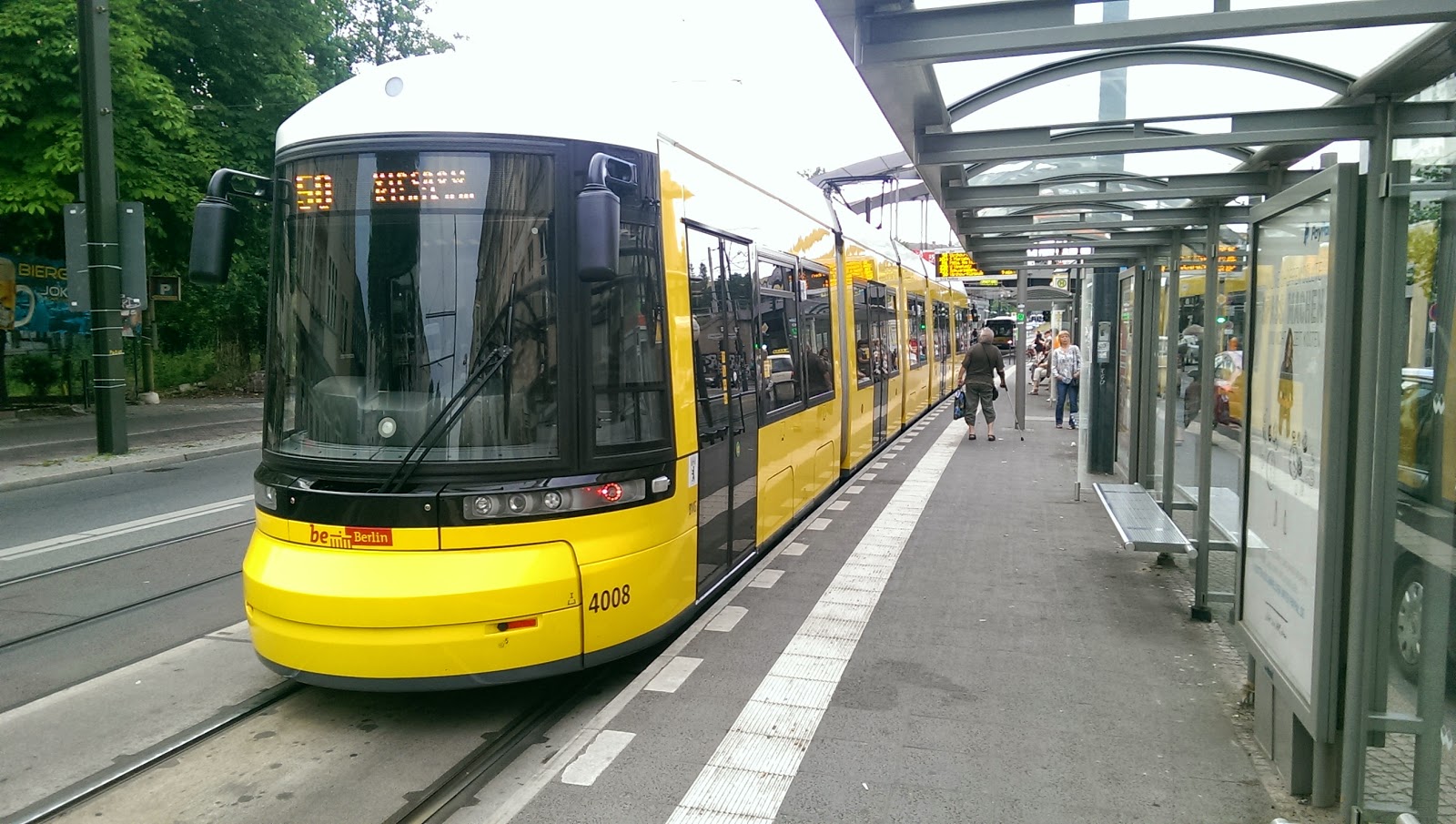 Straßenbahn + Bahnhöfe Mit der Straßenbahn zum Berliner