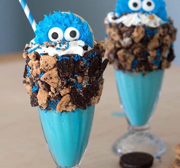 COOKIE MONSTER FREAKSHAKES #drinks #desserts COOKIE MONSTER FREAKSHAKES #drinks #desserts