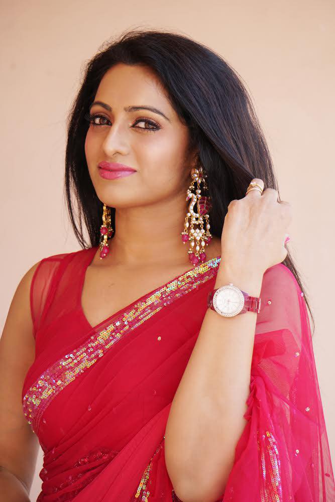 Tollywood%2BAnchor%2BUdaya%2BBhanu%2BLatest%2BPhoto%2BStills%2Bin%2BRed%2BSaree%2B%25281%2529.jpg