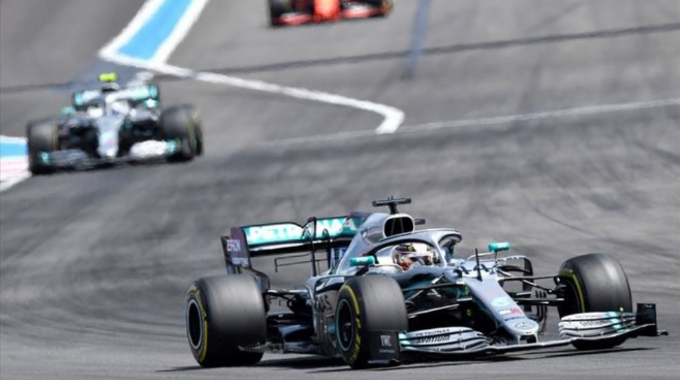 GP Francia Formula 1: Solita doppietta Mercedes, terzo Leclerc in Ferrari.
