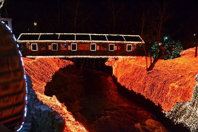 Три з половиною мільйони різдвяних вогників - Млин у Кліфтоні, Огайо(Clifton Mill, Clifton, Ohio)