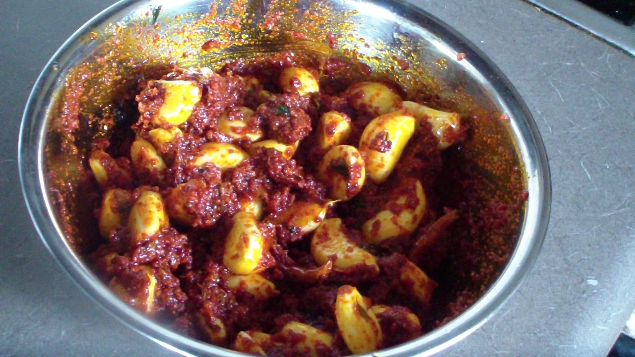 Telugu Pachallu Vellulli Karam Pachadi ( Garlic karam chutney )