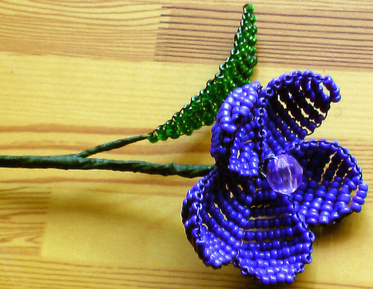 File:Handmade bead and wire flowers.jpg - Wikipedia