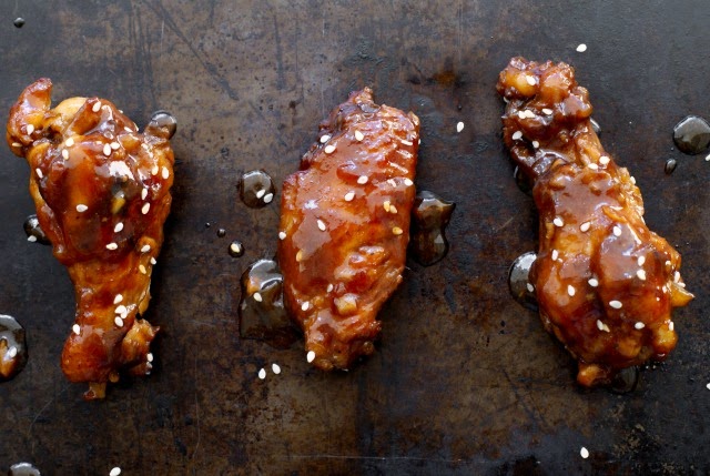 Slow Cooker Sticky Chicken Wings | thetwobiteclub.com | #slowcooker #appetizer #gameday