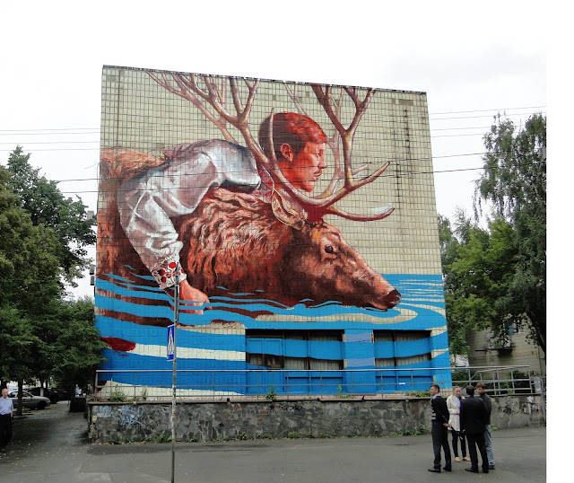 Our friend Fintan Magee is currently in Ukraine where he was flown over to work his magic on a building located on the streets of Kiev.