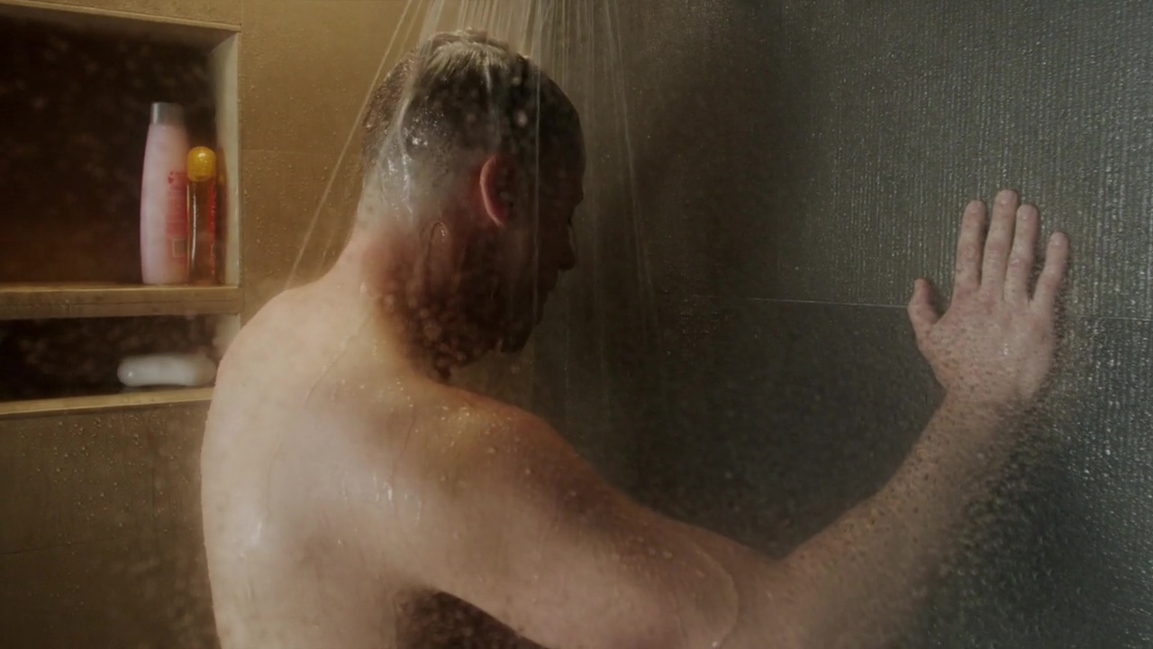 Ben McKenzie shirtless in Southland 5-06 "Bleed Out" .