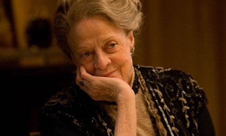 Maggie Smith recebe prêmio do SAG Awards 2014 por 'Melhor atriz em série dramática' | Ordem da Fênix Brasileira