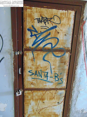 ΤΟ ΠΕΡΙΕΡΓΟ ΚΤΗΡΙΟ ΣΤΗΝ ΚΟΡΥΦΗ ΤΟΥ ΥΜΗΤΤΟΥ  