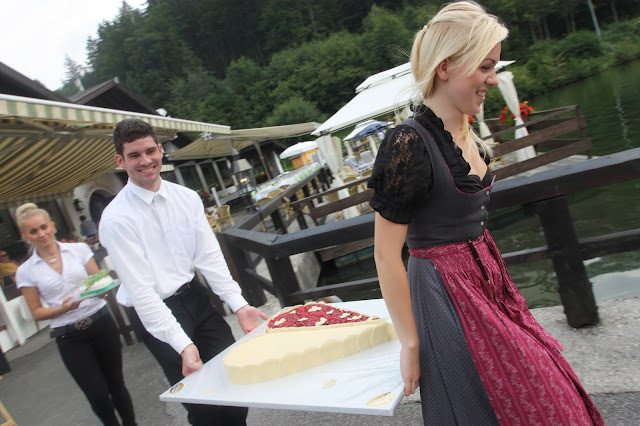 Hier kommen die Hochzeitstorten! Hier kommen die Hochzeitstorten!