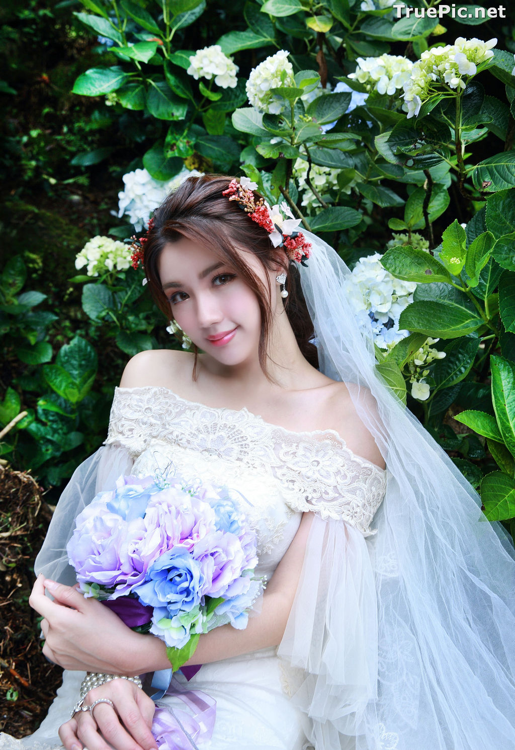 Image Taiwanese Model - 張倫甄 - Beautiful Bride and Hydrangea Flowers - TruePic.net - Picture-44