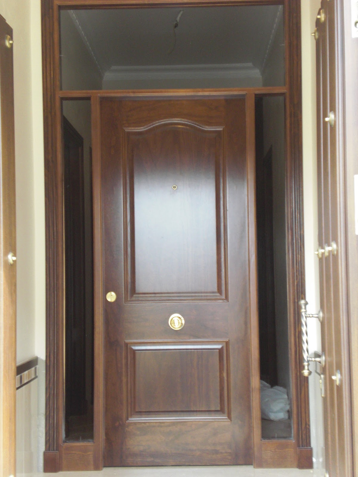 CARPINTERIA VELA: PUERTAS DE ENTRADA