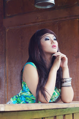 Paha Mulus Model Cantik Amelia  model mimik dan pose songong