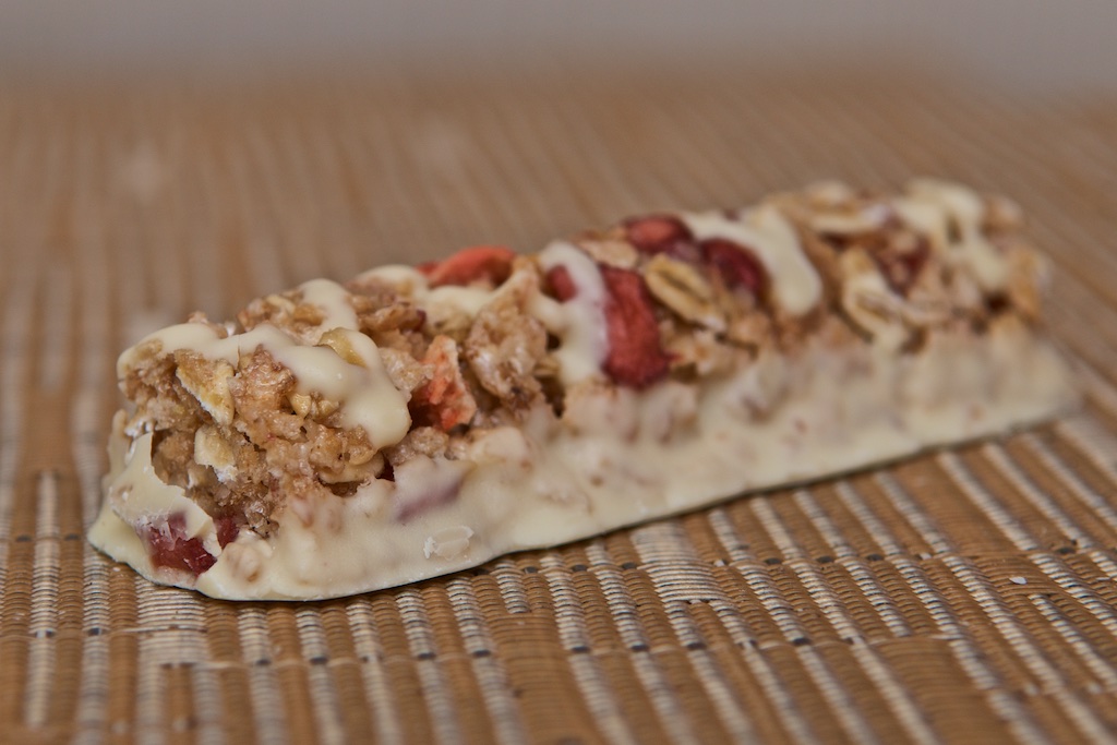 Alpen Strawberry & Yogurt cereal bars (145g) par Weetabix