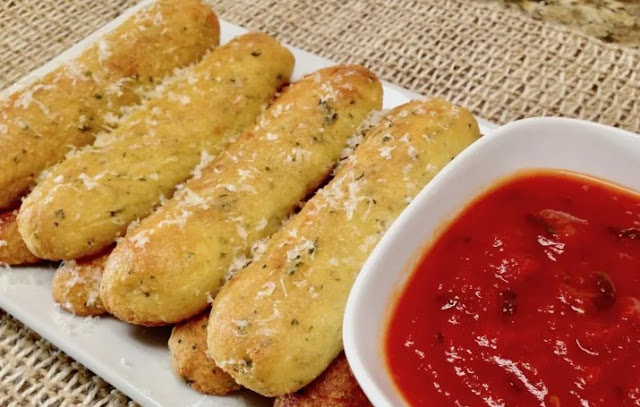 Low Carb Keto Garlic Breadsticks #lowcarb #lunch