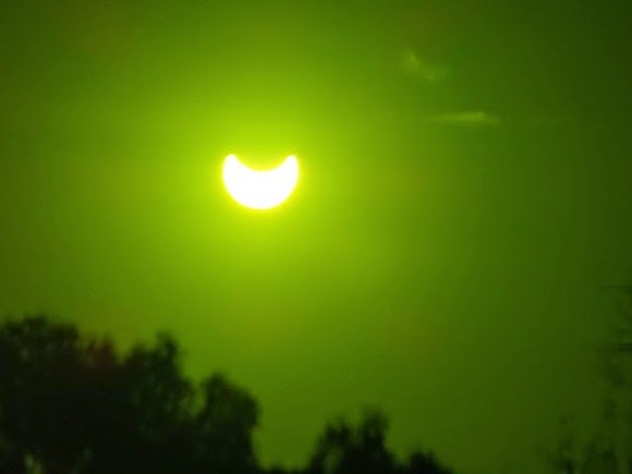 Hình ảnh nhật thực một phần ngày 29 tháng 4 - Ảnh đẹp thiên văn dacvn.com