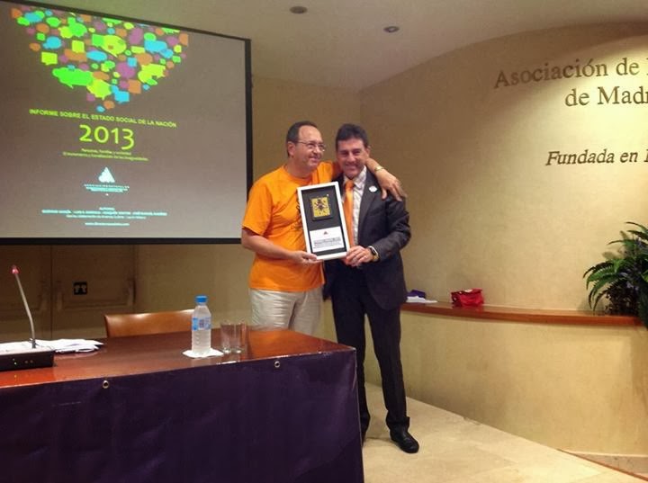 AEDYGSS-PREMIO ANUAL 2013 PREMIA A LAS PLATAFORMAS EN  DEFENSA DE LA LEY DE DEPENDENCIA CV/PV