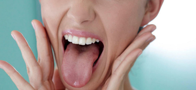 صور لسان فتاة تمد لسانها صور لسان فتاة تمد لسانها