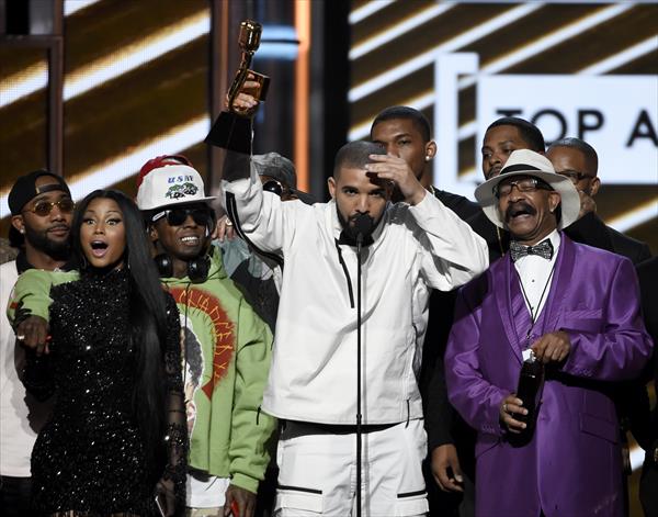 Drake se apoderó de los premios Billboard