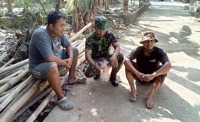 Pererat Silaturohim Babinsa Bayat Datangi Petani