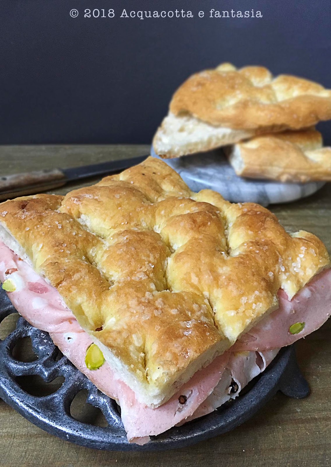 Pizza bianca con mortadella o con prosciutto e fichi