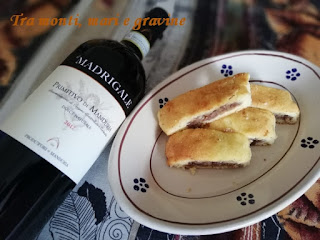 Biscotti fichi  e noci e vino Madrigale