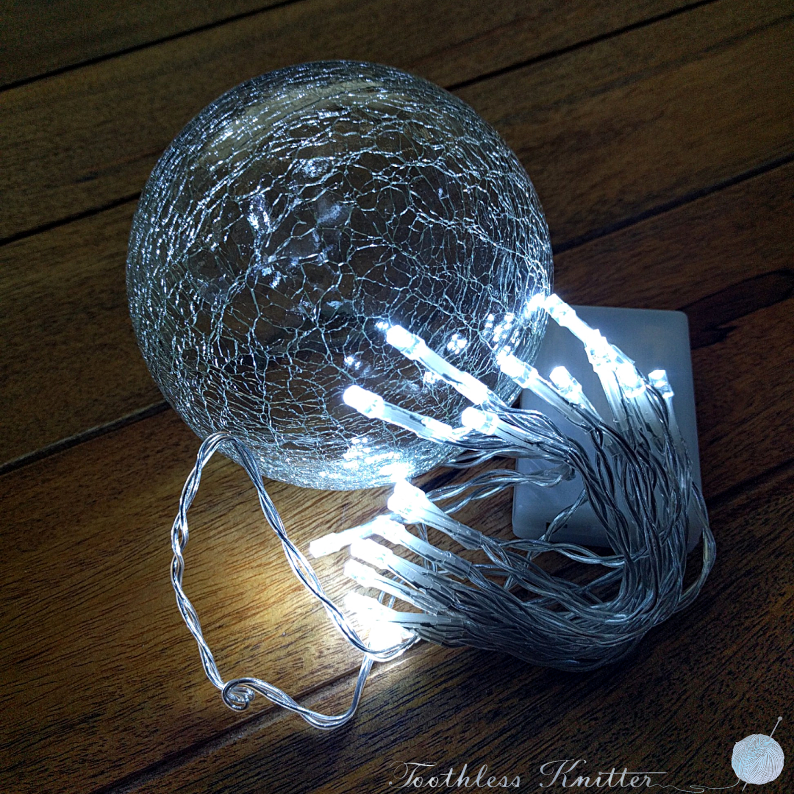 Toothless Knitter Christmas Decoration Fairy Lights in Glass Globes
