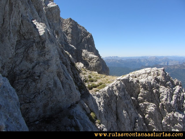 Ruta a la Torre del Friero: Paso lateral en la torre del friero