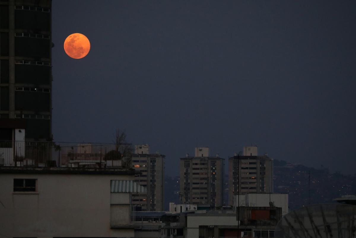 Луна сегодня в москве