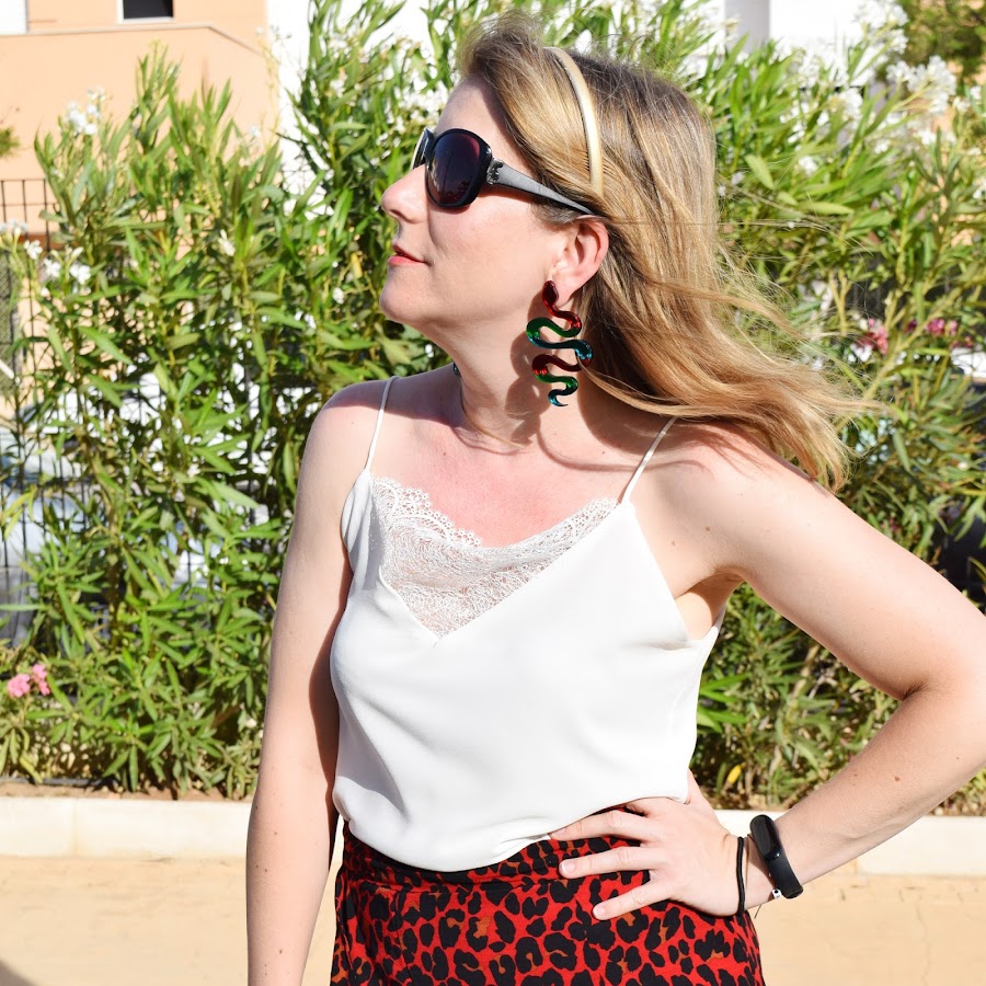 leo_red_skirt_in_summer