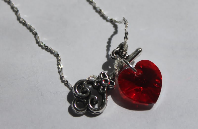 The Dark Side of Beauty: Jewelry Review: Justyni3's Swarovski Necklaces