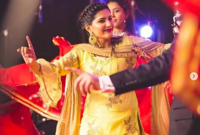 'Rasgulla Khawa De' पर सपना चौधरी ने किया कमरतोड़ ड़ास, वीडियो ने मचाया धमाल 'Rasgulla Khawa De' पर सपना चौधरी ने किया कमरतोड़ ड़ास, वीडियो ने मचाया धमाल