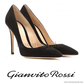 Kate Middleton wore GIANVITO ROSSI Suede Pumps