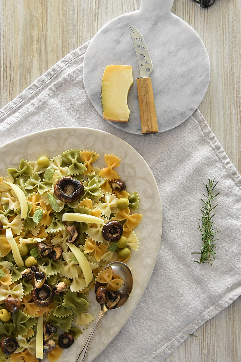 Ensalada de farfalle con portobellos y queso comté — Chez Silvia