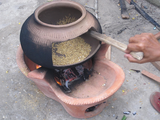 Sóc Trăng: Đặc sản thơm nức, dẻo quạnh làm từ "hạt ngọc trời" của bà con Khmer Sóc Trăng: Đặc sản thơm nức, dẻo quạnh làm từ "hạt ngọc trời" của bà con Khmer