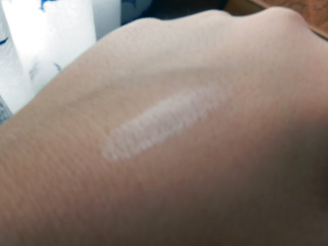 Swatch of Clarins Instant Light Natural Lip Perfector 03 Nude Shimmer