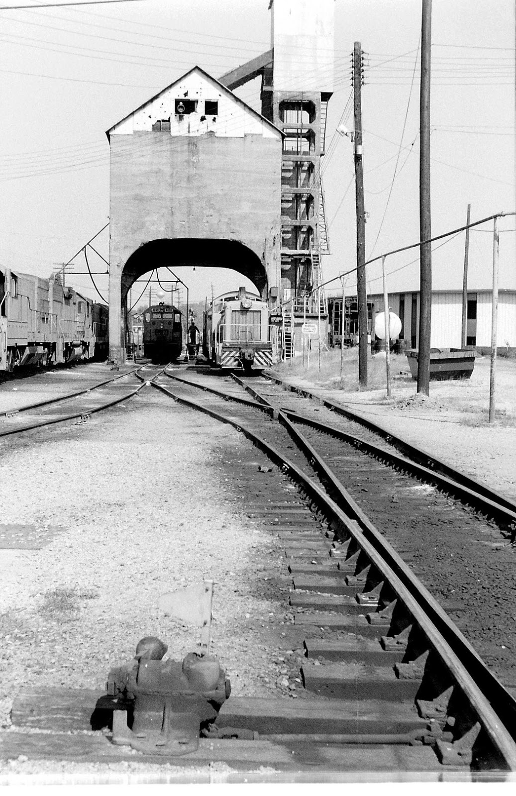 Towns and Nature Evansville, IN CSX/L&N Howell Yard and Roundhouse