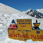 पर्यटकों को आकर्षित करने के लिए रोहतांग दर्रा हिमाचल प्रदेश का सबसे खूबसूरत पर्वतीय क्षेत्र है