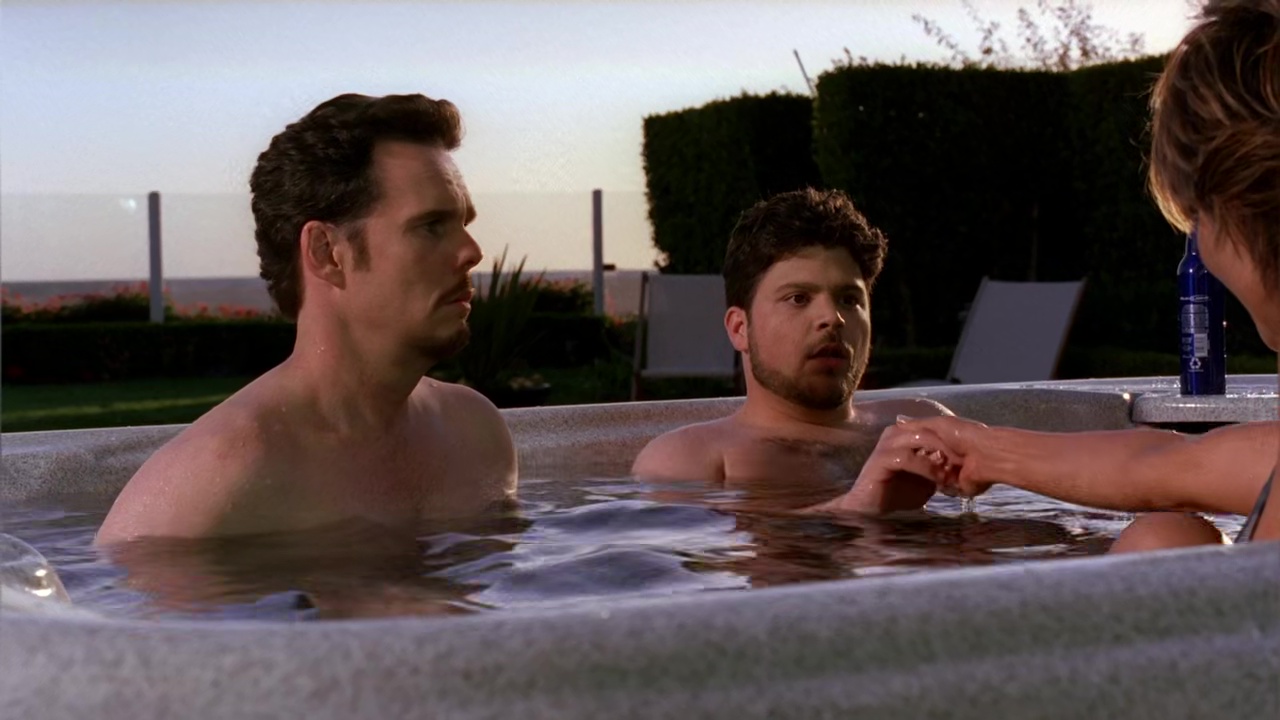 Jerry Ferrara and Kevin Dillon shirtless in Entourage 4-03 "Malibooty&...