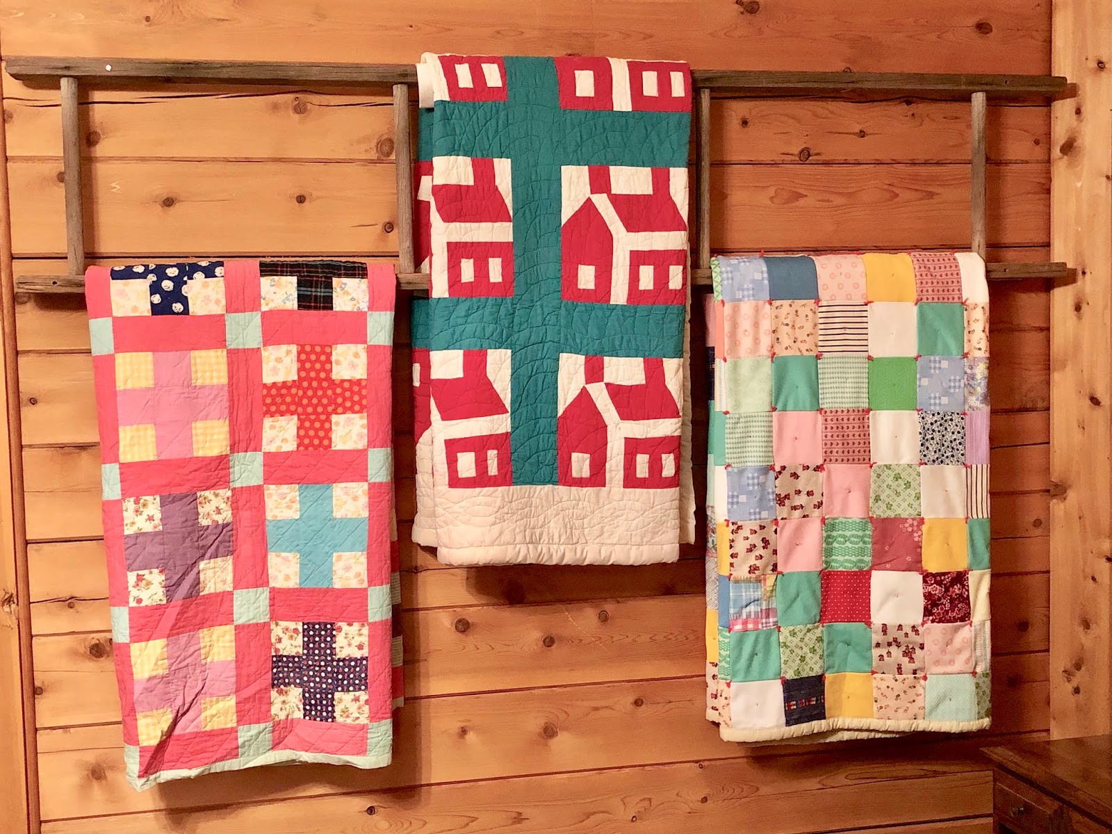 Wall Mounted Quilt Rack Woodworking Plan.