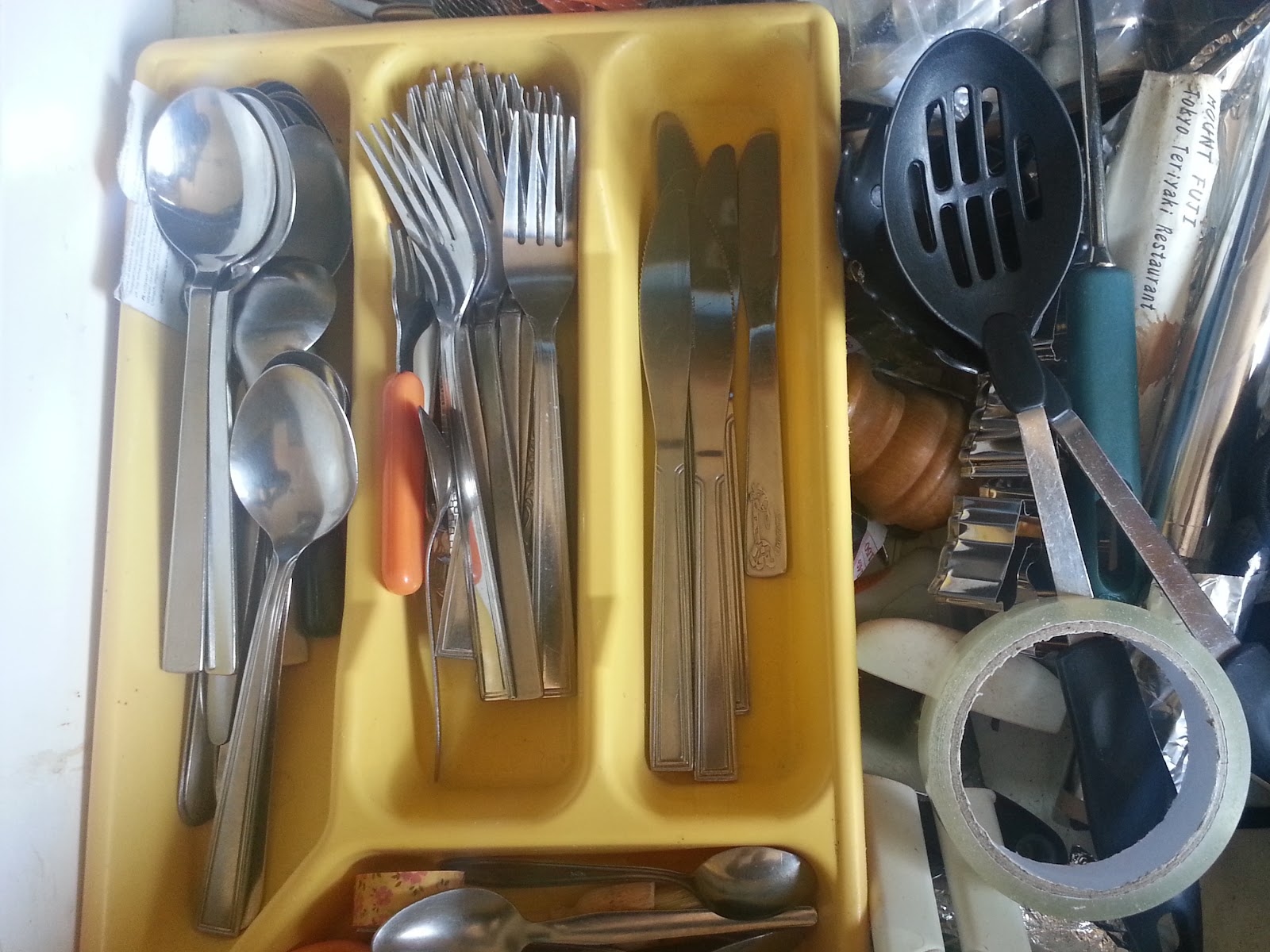 , Inside the Kitchen Drawer- Organising Cutlery
